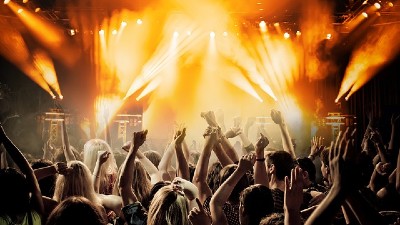 Har du biljetter till AC/DC p Ullevi och vill ka buss?